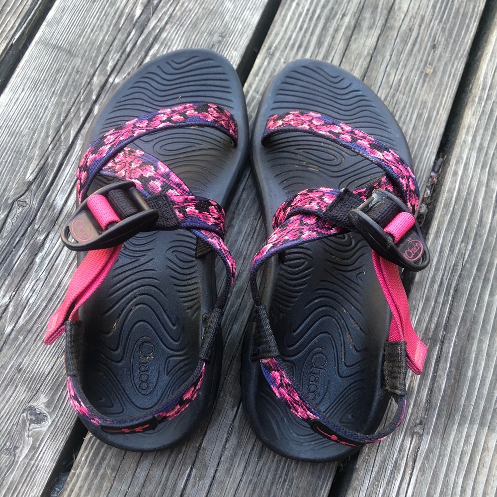Size women’s 6 Chaco sandals.